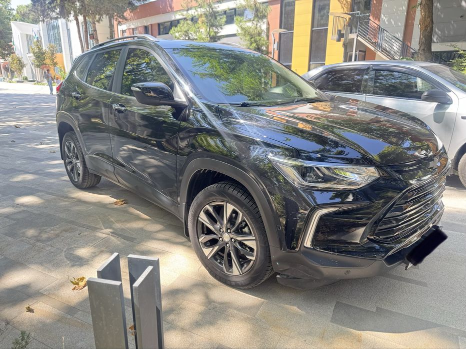 Tracker premier пробег 23.000 km состояние идеальное