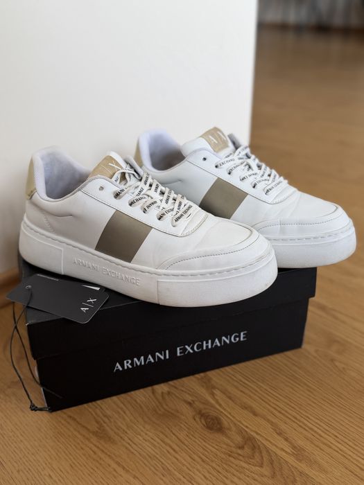 Бели кецове Armani Exchange