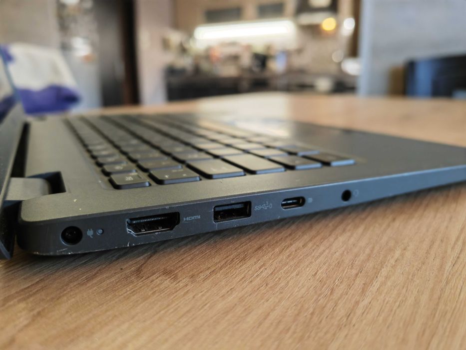 Нов лаптоп Dell Latitude с 6-ядрен i3-1315U и 14'' FHD 256 GB гаранция