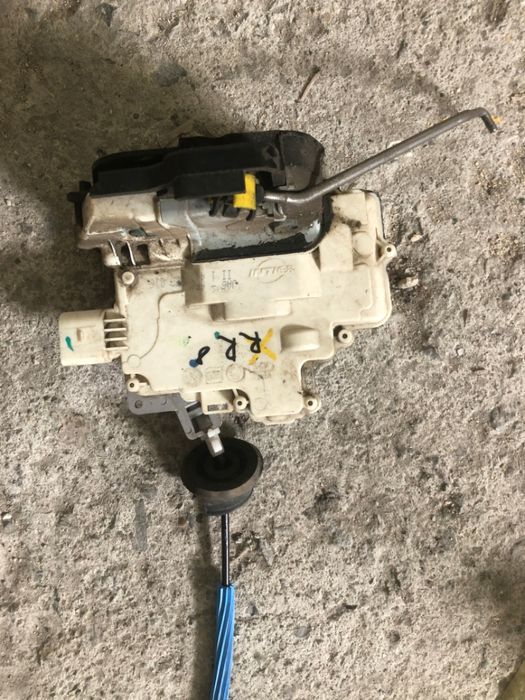 брави ауди а8 д3