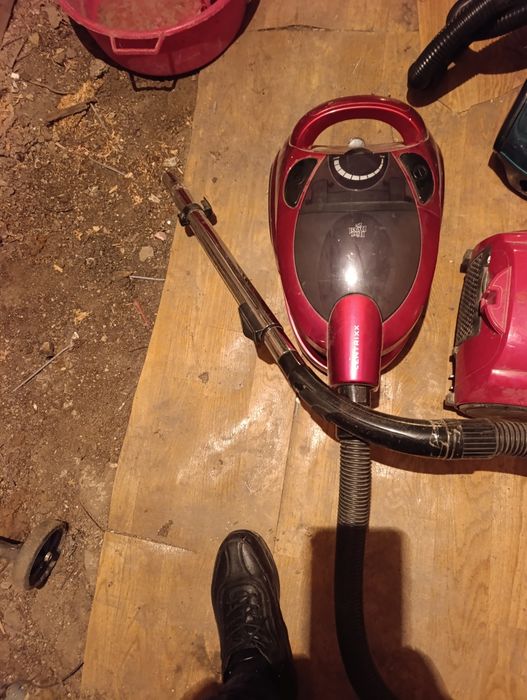 Продам два пылесоса