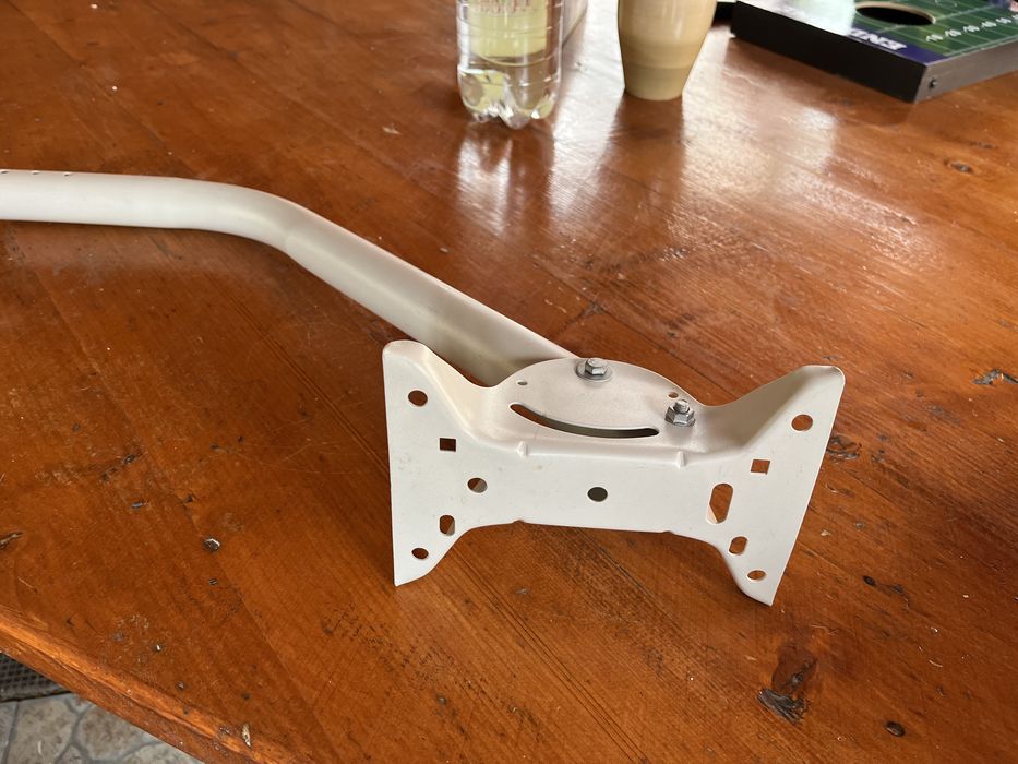 Suport antena satelit, hotspot miner, radio.