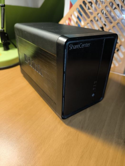 Мрежов сторидж (NAS) D-Link DNS-325 + 3TB Хард дискове (1TB + 2TB)