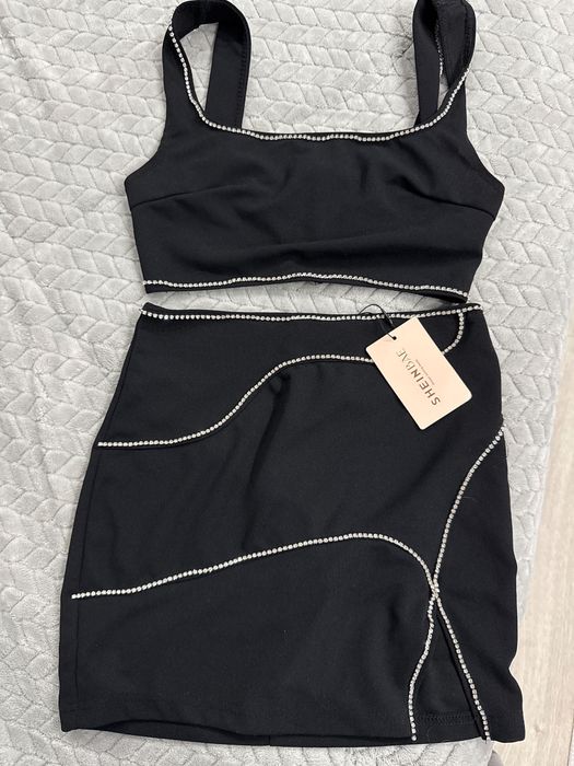 Елегантен черен сет (пола+топ) с камъни- с етикет