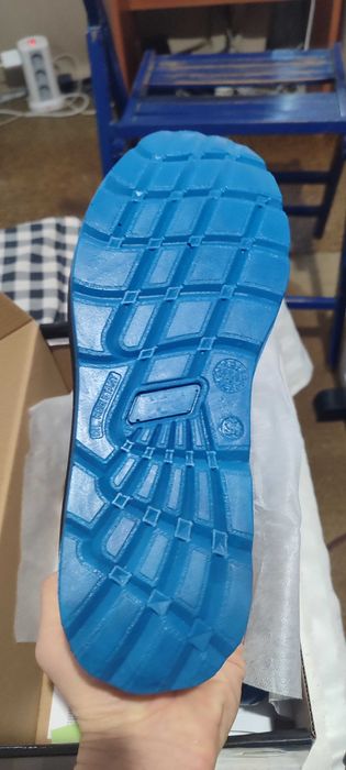 работни обувки модел "RACE LOW BLUE 01"