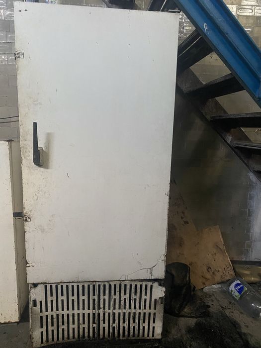 Продам производственый холодильник