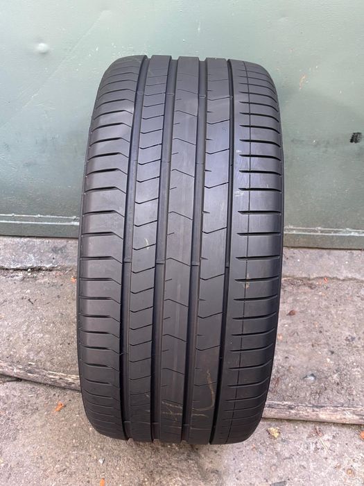 275 35 20 O BUCATA Anvelopa de vară Pirelli Runflat