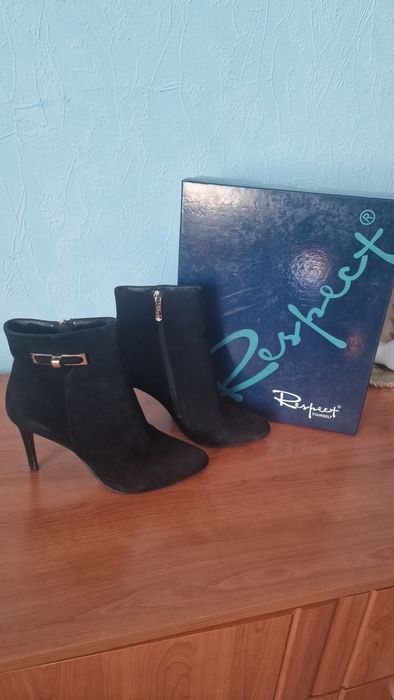 Замшевые ботинки