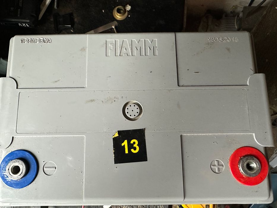 Fiamm 12FLB300P 12V
Акумулатор соларна система също за кемпер,каравана