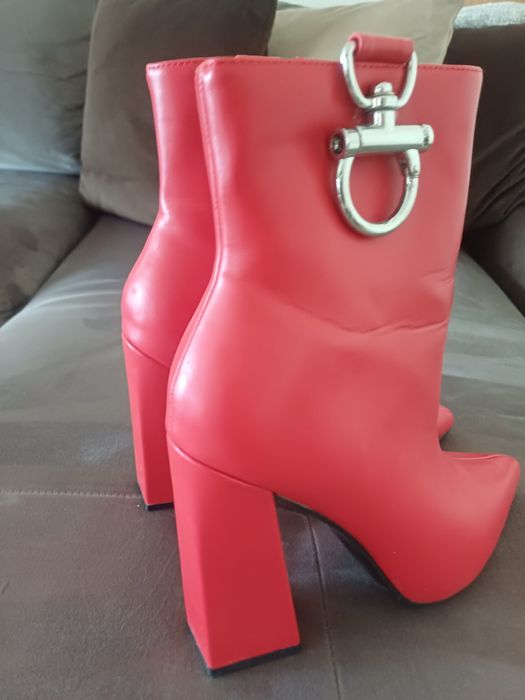 Дамски боти червени