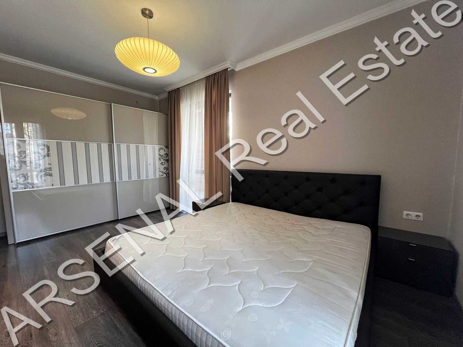 Тристаен апартамент под наем в ЕСТЕ, Изток