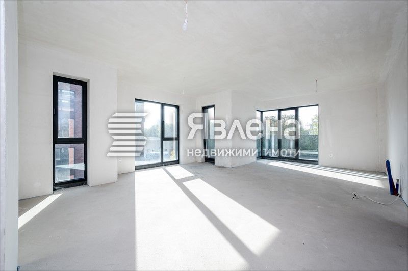 3-стаен, 131кв.м.