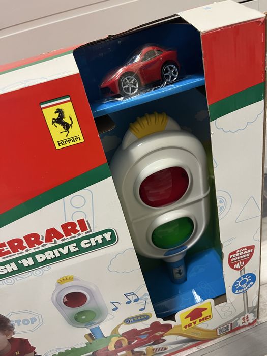Bburago Junior- Детска писта за игра Ferrari + кола с дистанционно от серията