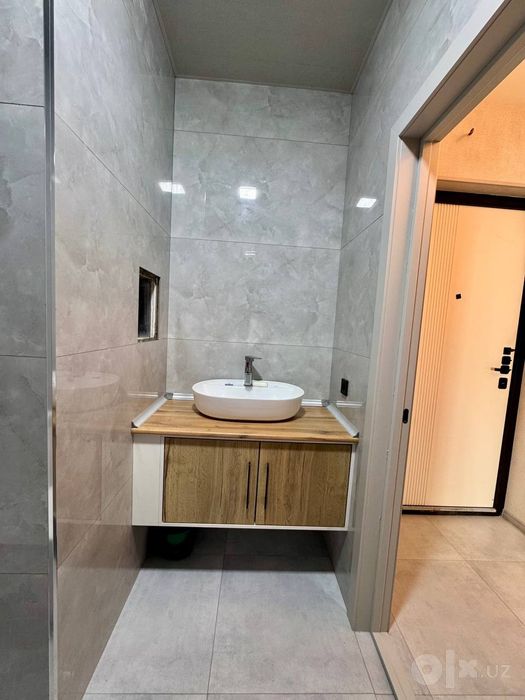 High tech kvartira Bobur Residence