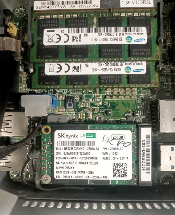 Mini PC Intel NUC D54250WYKH - 16GB RAM, SSD + HDD, Mentenanță la zi