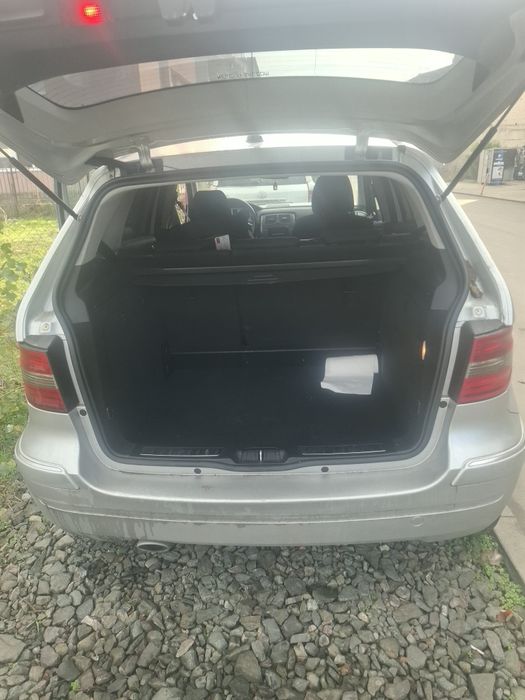 Автомобил мерцедес в 200