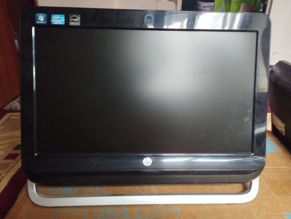 Компьютер жұмысын істеп тұр