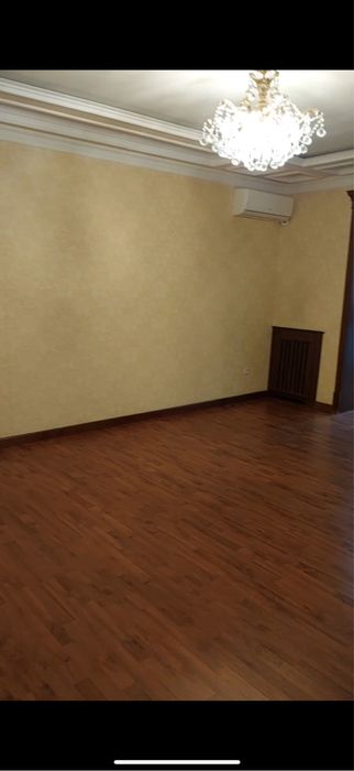 Продается 4-х комнатная, банковская квартира, на метро « Беруний».