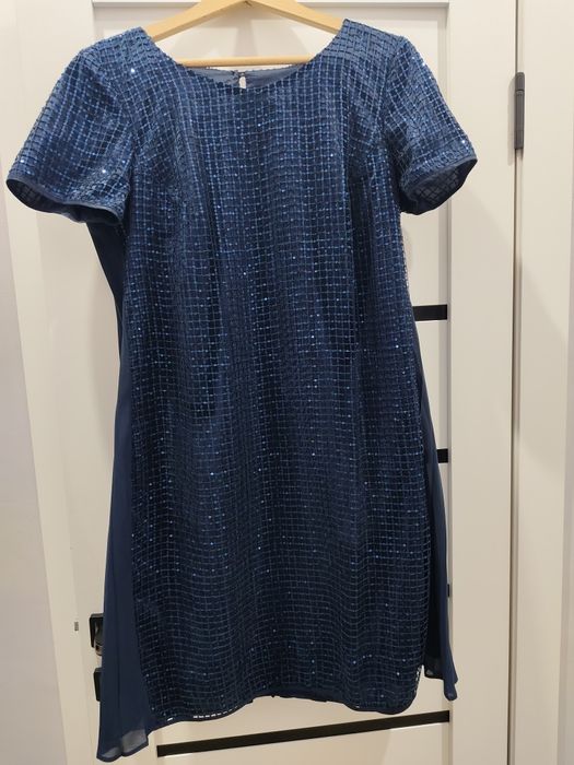 Нарядное платье с пайетками