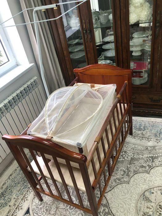 Манеж сатылады кишкене периштелер жататын.