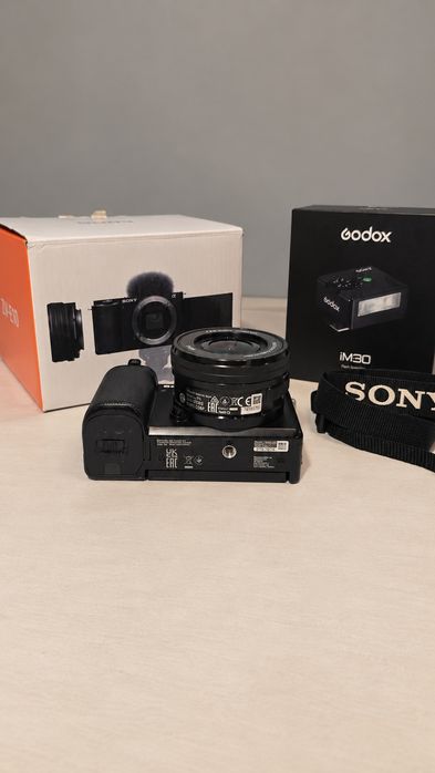 Камера Sony zv-e10 с объективом 16-50мм