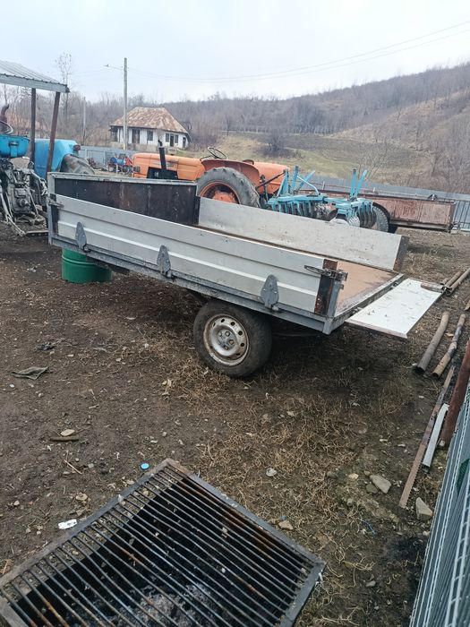 Vând remorca pentru tractor