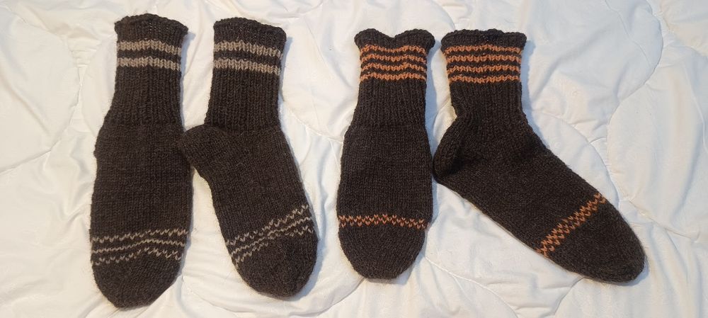 Коледни и обикновени, вълнени чорапи и терлици, ръчно плетени