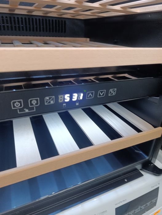 Нова!!! Витрина за вино FRILEC