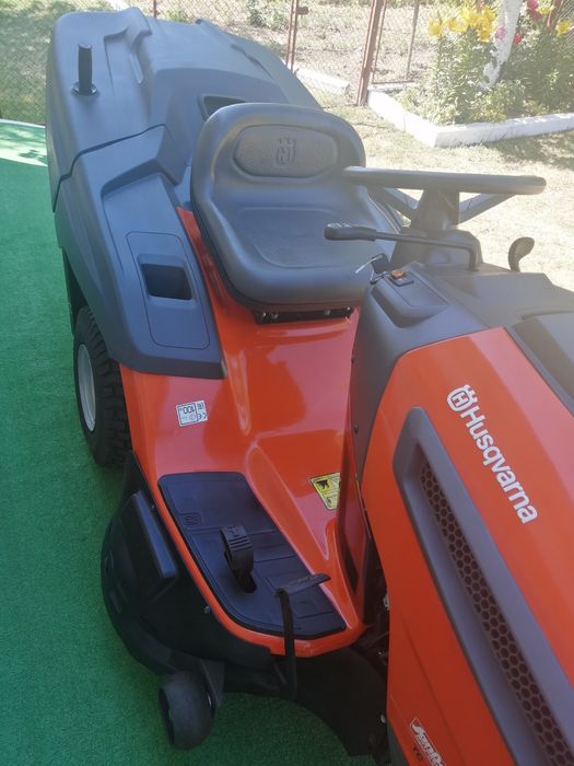 Tractoras tuns iarba husqvarna ct 139 T 18 cp 2 cilindri în V 656 cc.