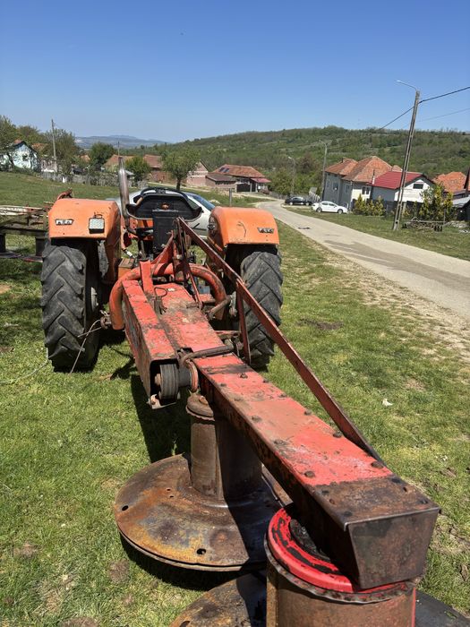 Vand tractor fiat 640 cu cositoare si grebla