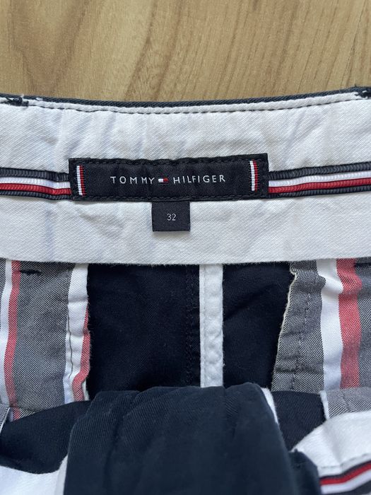 TOMMY HILFIGER / мъжки къс панталон W32