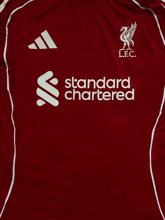 Jersey Liverpool 2025/2026 home kit, Salah