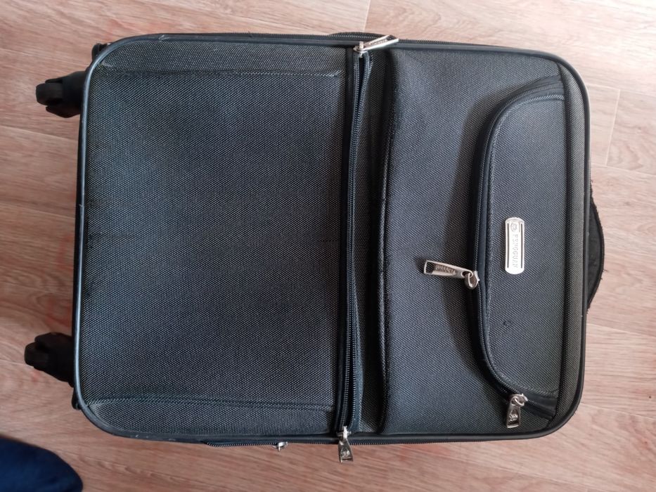 Продаю чемодан б/у