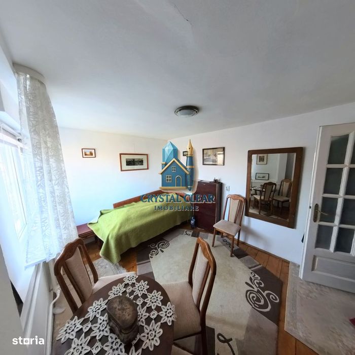 Două case în curte comună, 6 camere + 385 teren - zona semicentrală