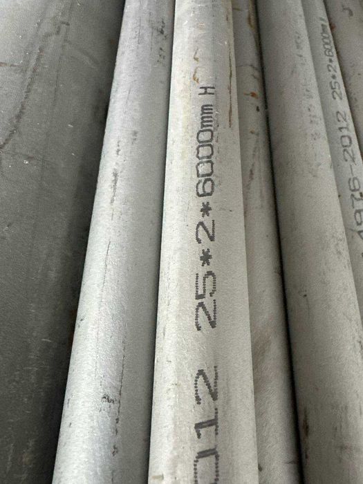 Труба бесшовная матовая нержавеющая 32х3