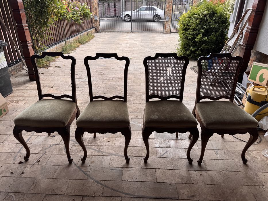 Vand 4 scaune vintage