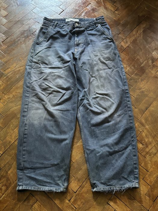 Baggy jeans.