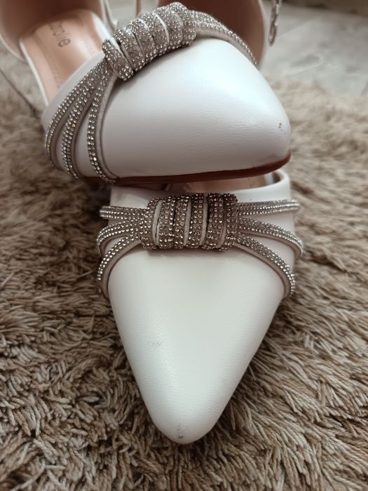 Pantofii de mireasă