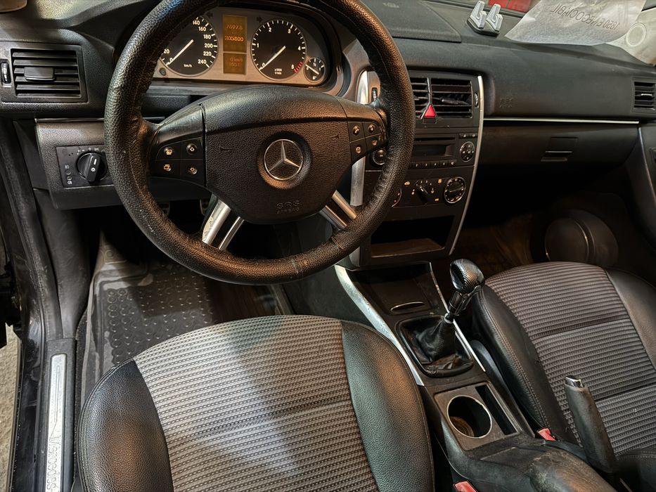 Mercedes-Benz B Class B180