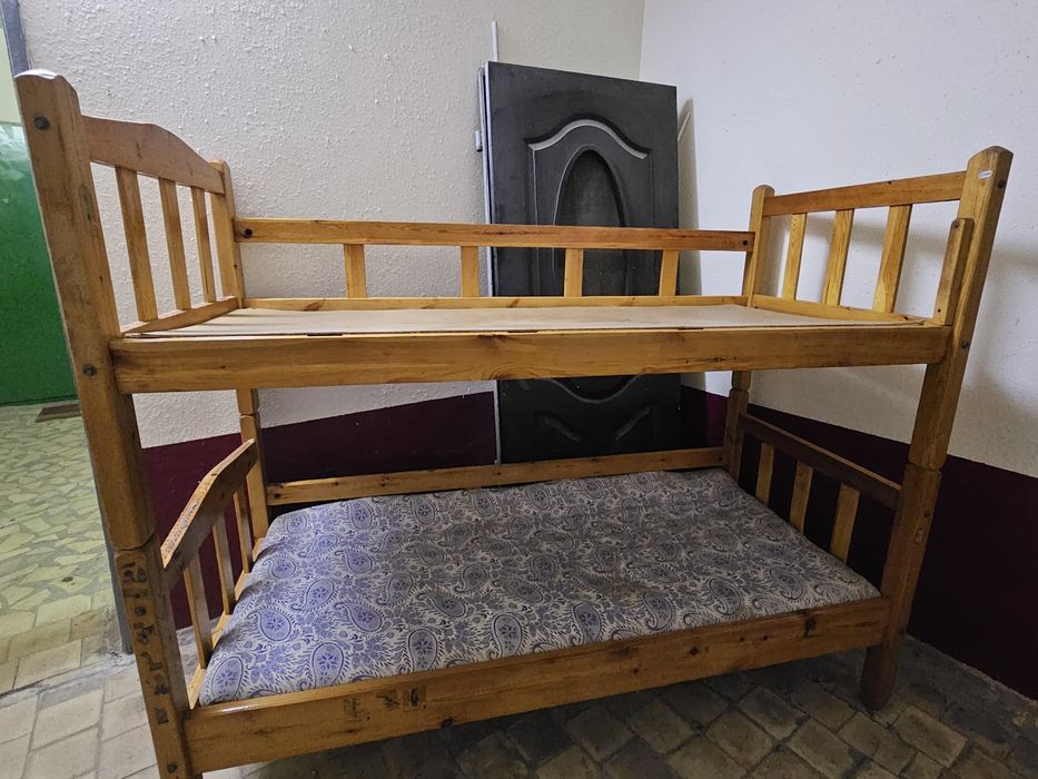 Продаётся детская мебель. Двухэтажные детские деревянные кровати.