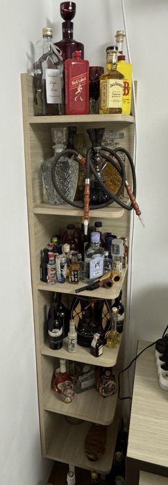 Vând mobilă living – set complet (comoda TV + corpuri suspendate)