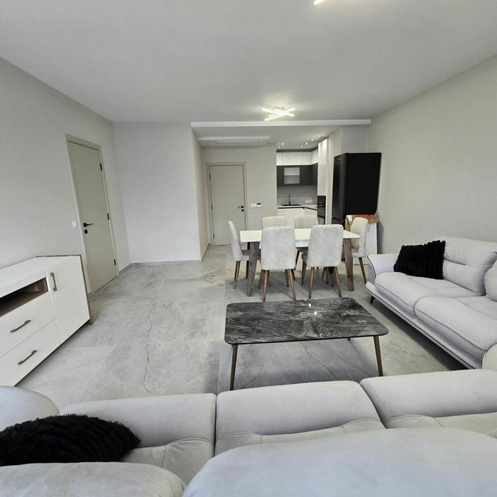 Тристаен дизайнерски обзаведен апартамент в Горна баня