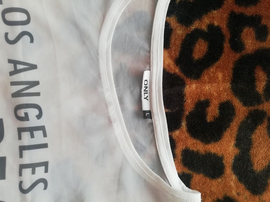 Дамски лятни блузки.