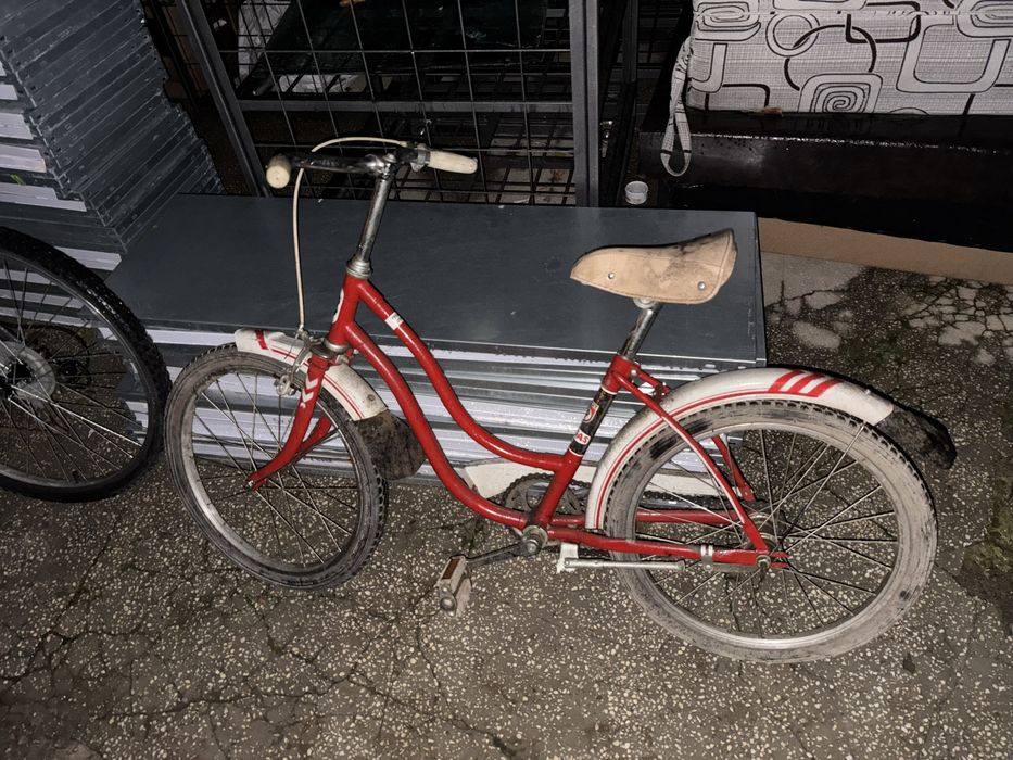 Pegas bicicleta veche vintage retro originala de colectie bicicleta romaneasca clasica comunista anii 70 80 restaurare reconditionare chopper cruiser