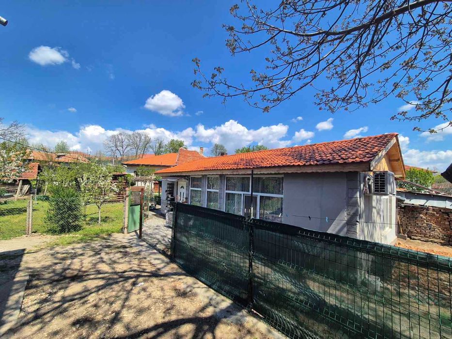 Продоваме обзаведена къща в гр. Левски !