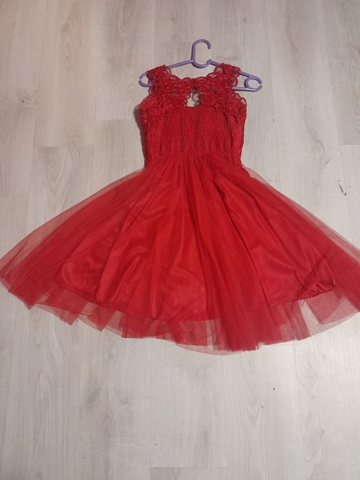 Червена официална рокля – много ефектна