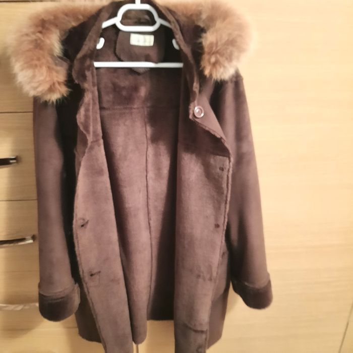 Scurta dama cu gluga