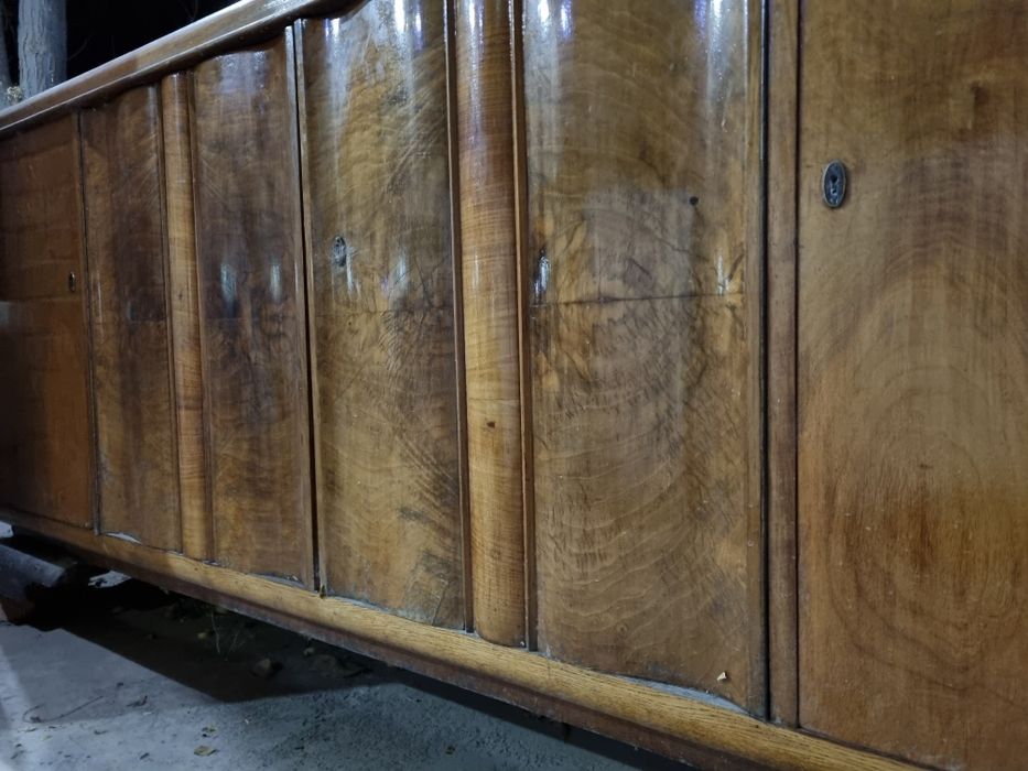 Продаётся антиквар буфет и болшй тумба прихожий зеркало