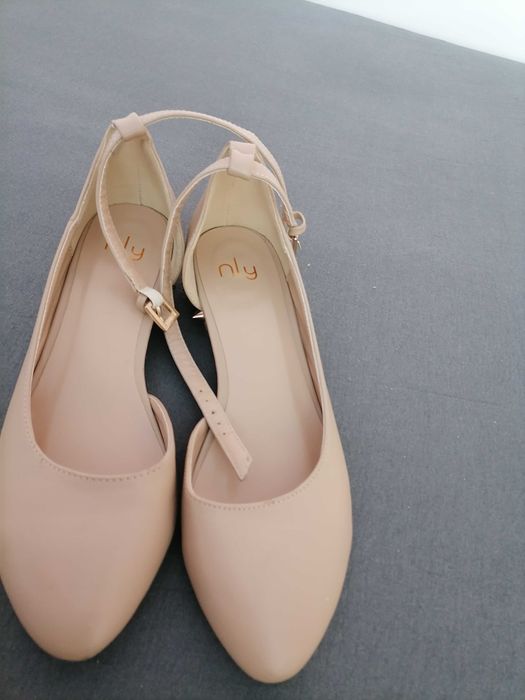 Обувки, дамски в бежов цвят с нисък ток