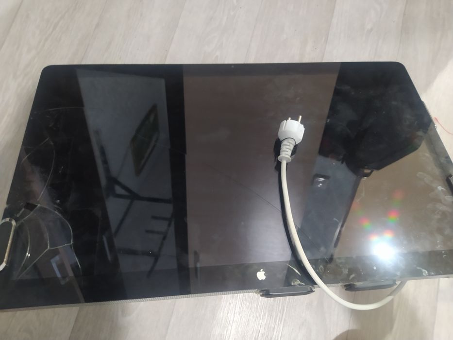 Отдам на запчасти imac 2020